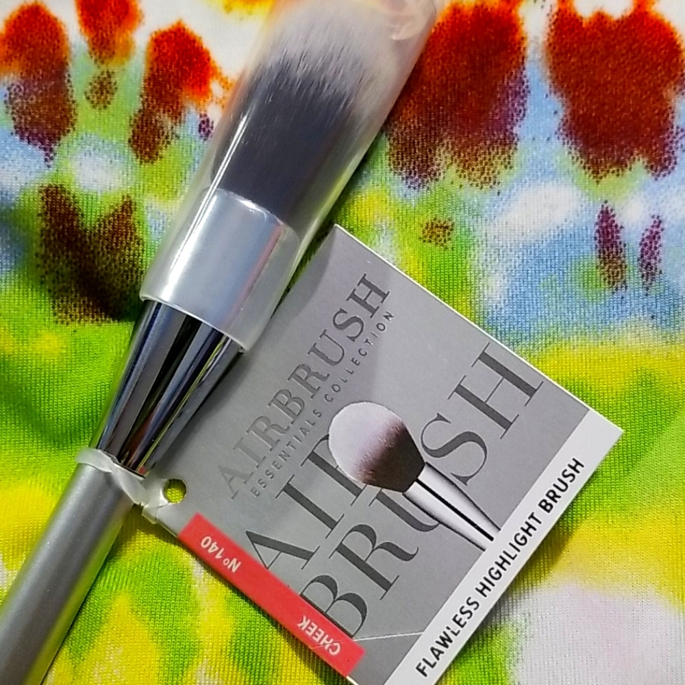 It cosmetics flawless highlight brush